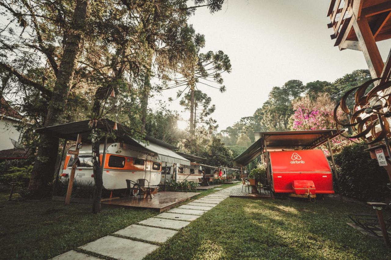 Acampamento La Brume Trailers *